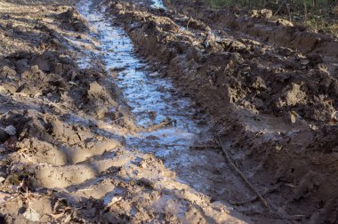 Dağınık kırsal toprak yol