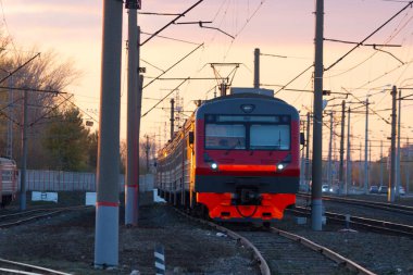 Demiryolu parça ve havai hatları