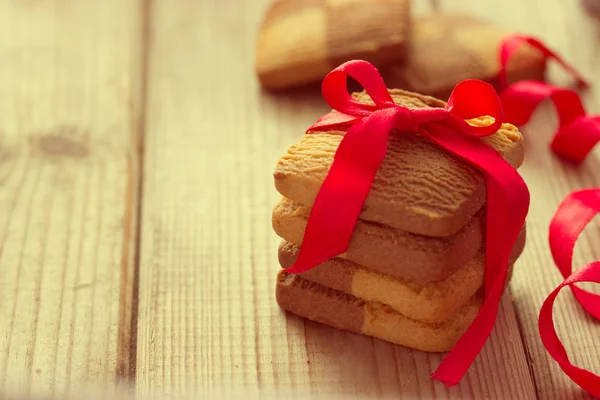 Bir yay ile ev yapımı kurabiye — Stok fotoğraf