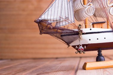 gemilerde ahşap masa modeli