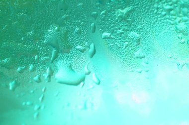 su damlaları renk arka plan üzerinde kapat