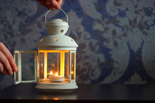 Belle lanterne de décoration ou bougeoir — Photo