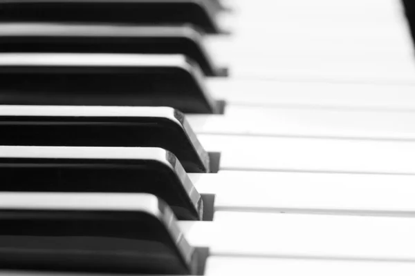 ピアノ キーボードのクローズ アップ. — ストック写真