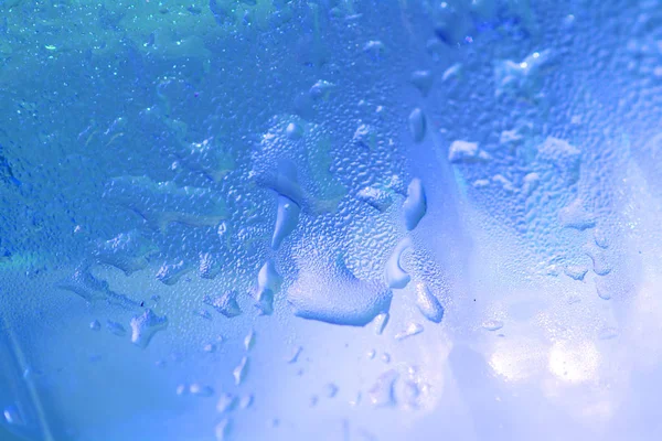 su damlaları renk arka plan üzerinde kapat