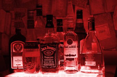 Rusya, Kazan 25.02.2017: alkol şişeleri