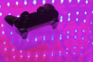 Oyun denetleyicisi üzerinde ışıklı