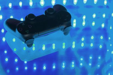 Oyun denetleyicisi üzerinde ışıklı