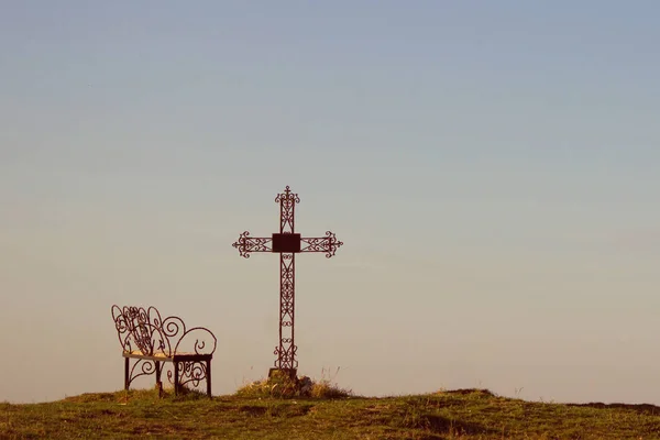 Cruz de cementerio en silueta —  Fotos de Stock