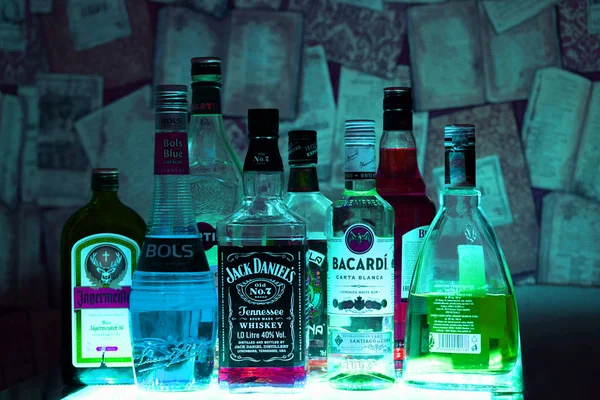 Rusia, Kazán 25.02.2017: botellas de alcohol —  Fotos de Stock