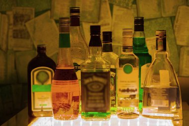 Rusya, Kazan 25.02.2017: alkol şişeleri