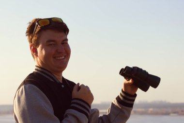 Dürbünü olan adam