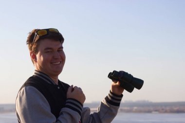 Dürbünü olan adam