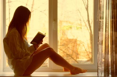 mutlu kız sabah okuma