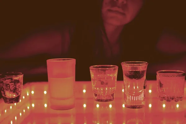 Сексуальная женщина в клубе или баре — стоковое фото