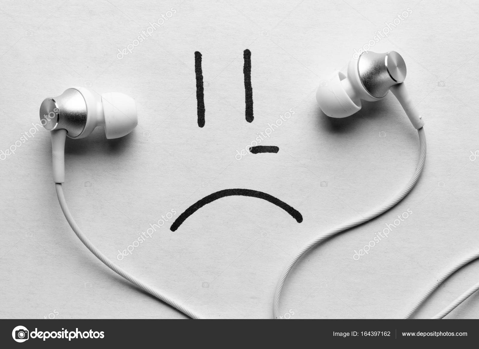 Escuchar concepto música triste — Fotos de Stock © pox.na ...