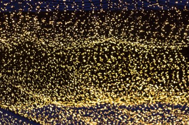 Sokakta yılbaşı süslemeleri