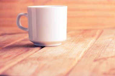 sıcak çay veya kahve elinde