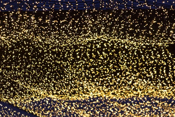 Sokakta yılbaşı süslemeleri