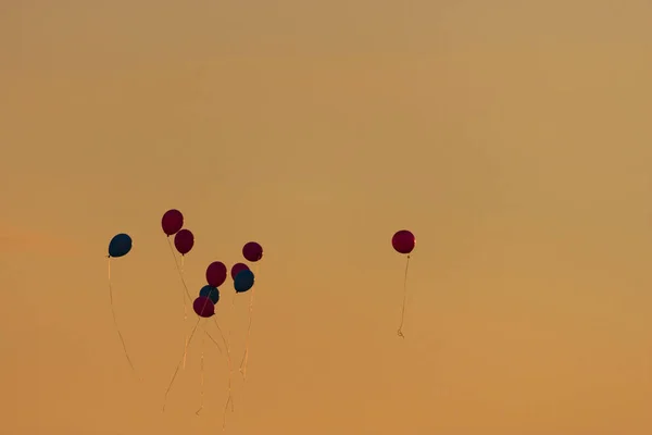 Palloncini colorati nel cielo — Foto Stock
