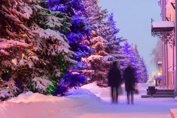 Aydınlatılmış Noel ağacı