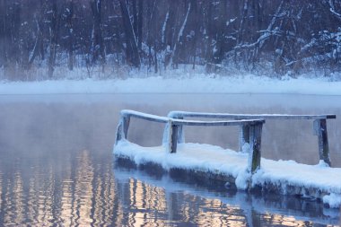 donmuş ahşap köprü