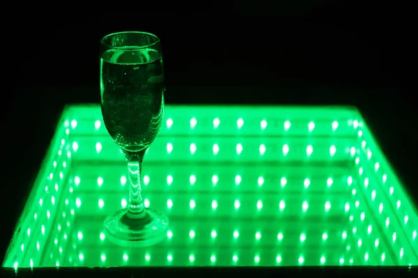 Partysättning med färgglada Bokeh bakgrund — Stockfoto