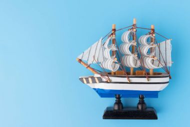 Mavi artalanları gemide oyuncak