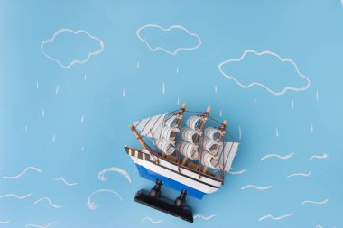 gemi modeli bir fırtınada