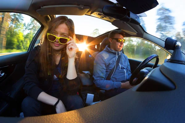 Muž Žena Sluneční Brýle Autě Cestování Koncepce Vozu — Stock fotografie