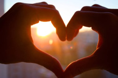 heartshape ellerinde