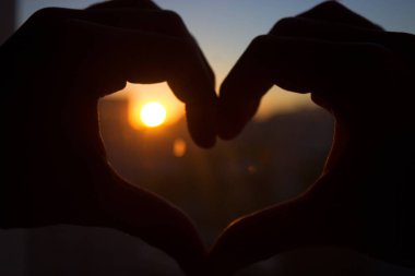 heartshape ellerinde