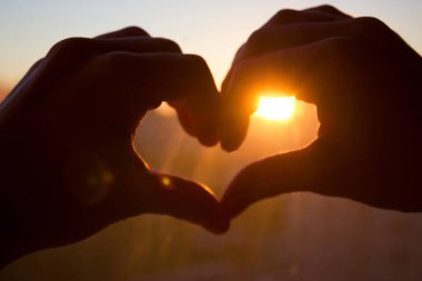 heartshape ellerinde