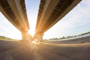 büyük köprü altında göster