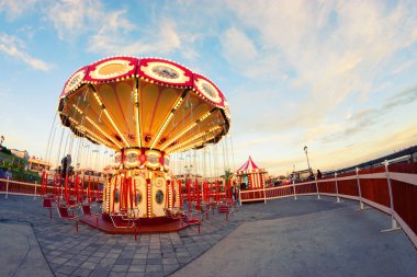 Işıklı Fransız atlıkarınca