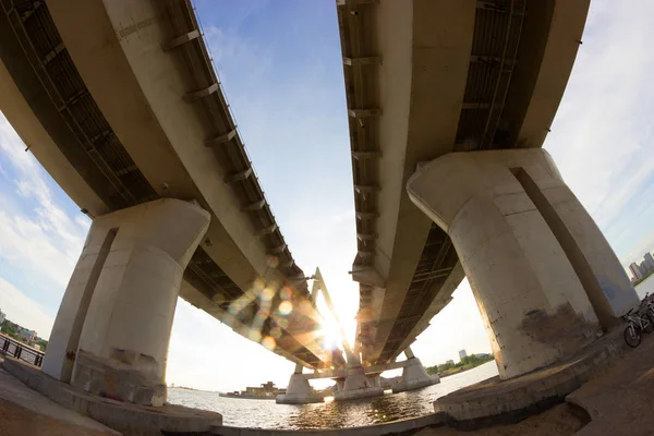 Kijk onder de grote brug — Stockfoto
