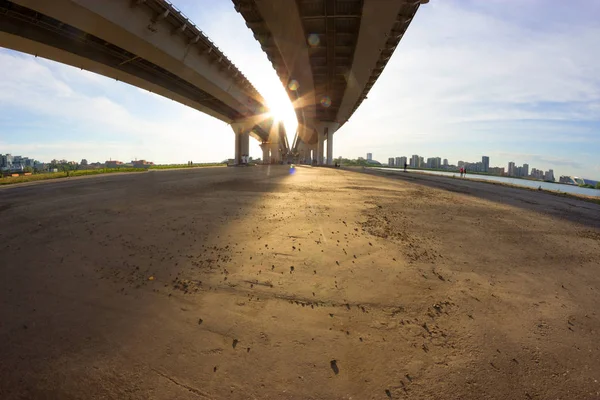 Kijk onder de grote brug — Stockfoto