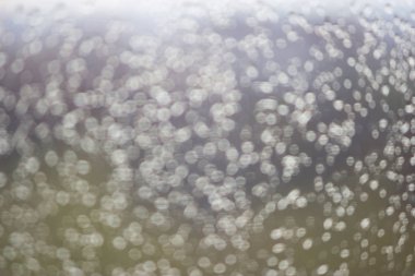 odaklanmamış yağmur damlaları