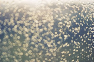 odaklanmamış yağmur damlaları