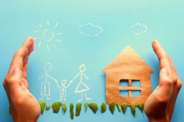 güvenli aile ve ev kavramı