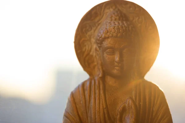 Brons färgade buddha statyett — Stockfoto