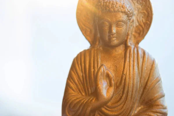 Brons färgade buddha statyett — Stockfoto