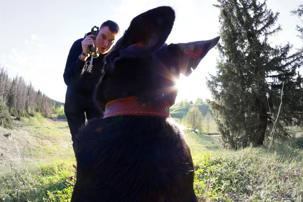 Ovanlig Skott Män Och Hans Hund Skog — Stockfoto