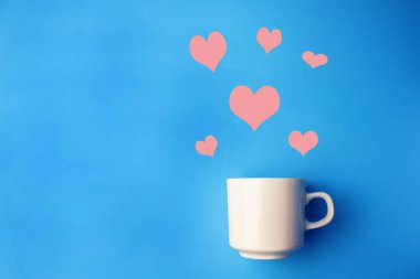 Kalpler mavi zemin üzerine beyaz Kupası