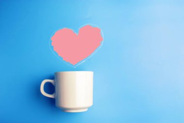 Kalpler mavi zemin üzerine beyaz Kupası