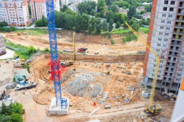 İnşaat alanında bulanık