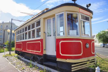 Şehir merkezinde Vintage tramvay
