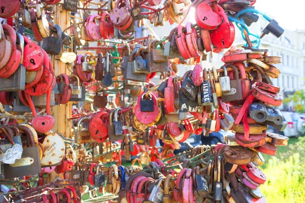 Coração em forma de bloqueio do amor vintage — Fotografia de Stock