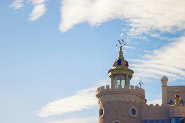 Castelo de conto de fadas entrada fantasia paisagem — Fotografia de Stock