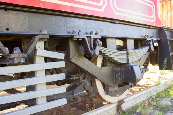 Bewegliche Räder der Retro-Straßenbahn — Stockfoto