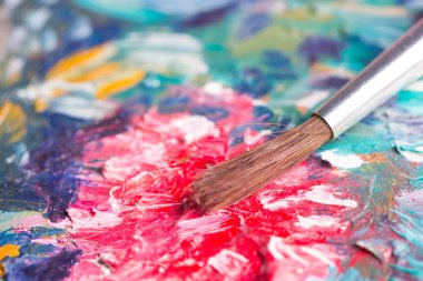 Sanatçılar petrol çok renkli boyalar